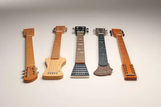 Estudo conceitual de perfis de braço e componentes de guitarra sobre superfície limpa e iluminada.